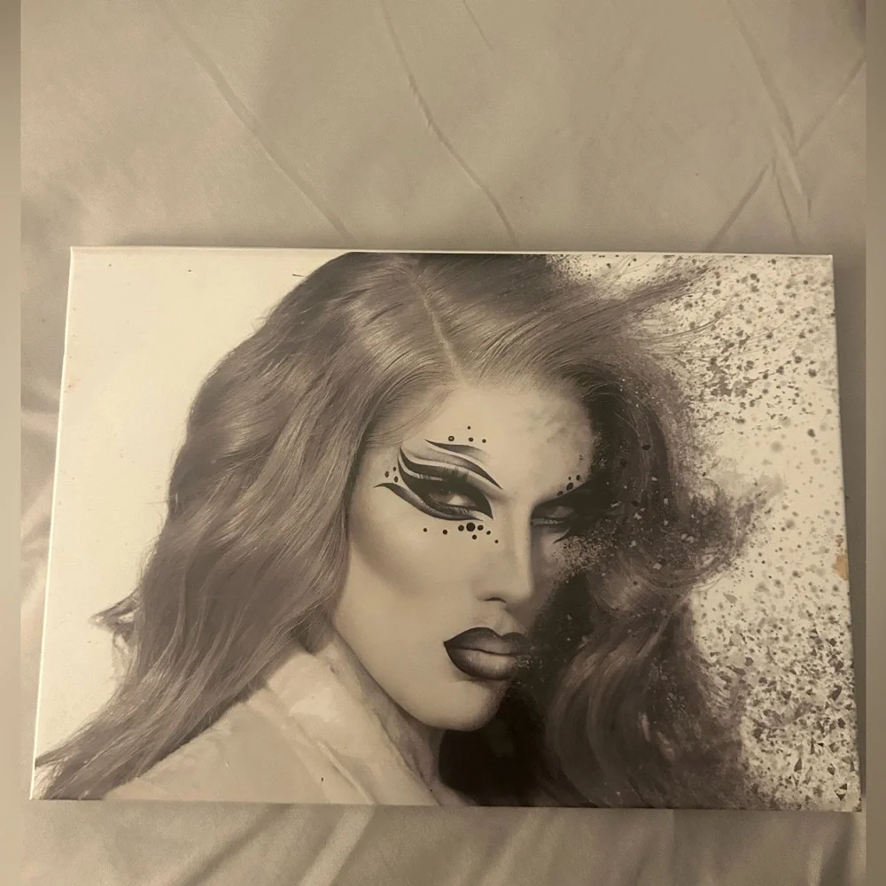 Jeffree Star Cosmetics CREMATED EYESHADOW PALETTE - Picture 1 of 3